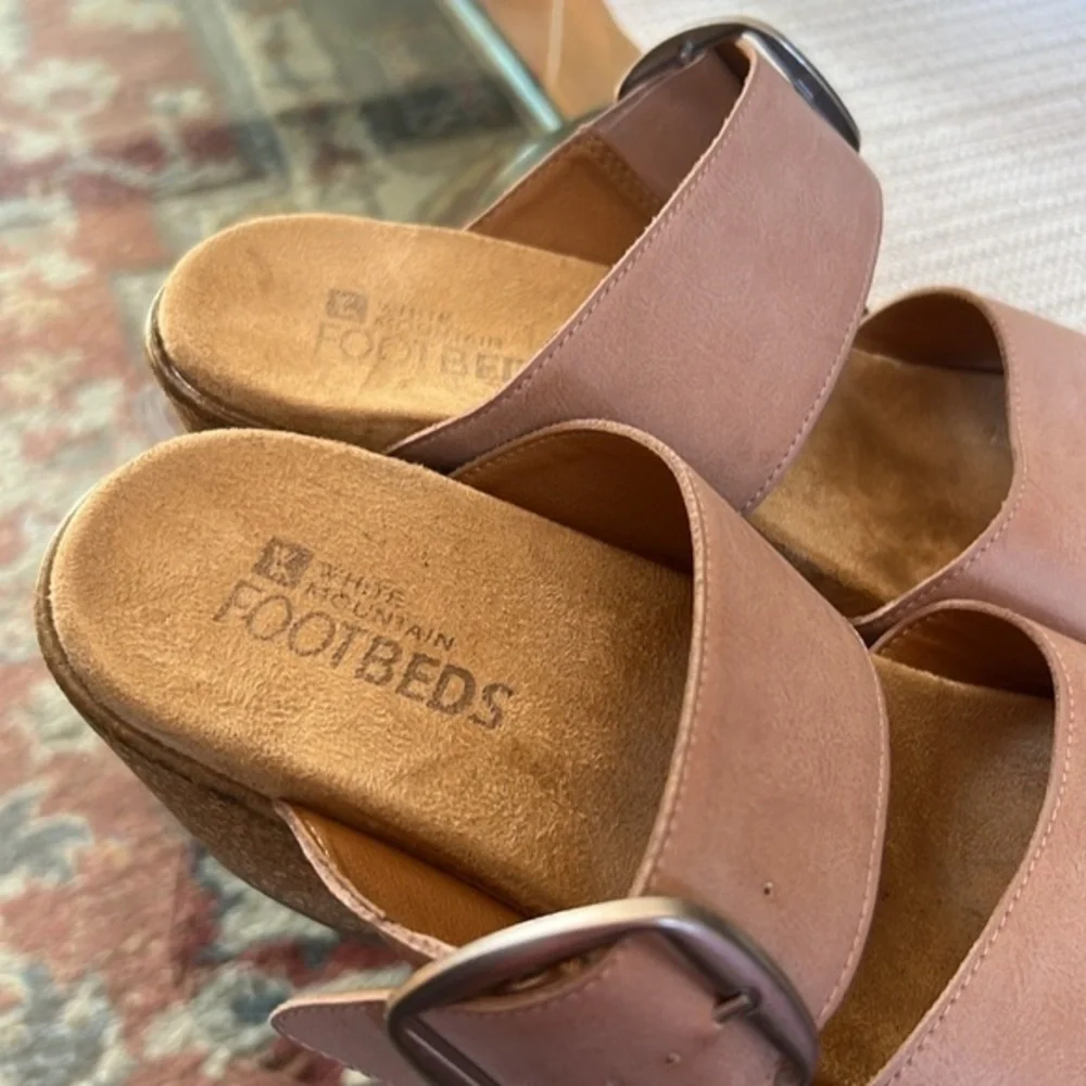 White Mountain FOOTBEDS Womens 8 like pink Platform Sandals Open Toe Rivets 70s